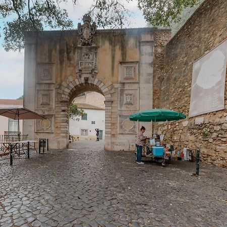 Apartamento Stylish Getaway In A Mezzanine Flat By The Castle Lisboa Exterior foto